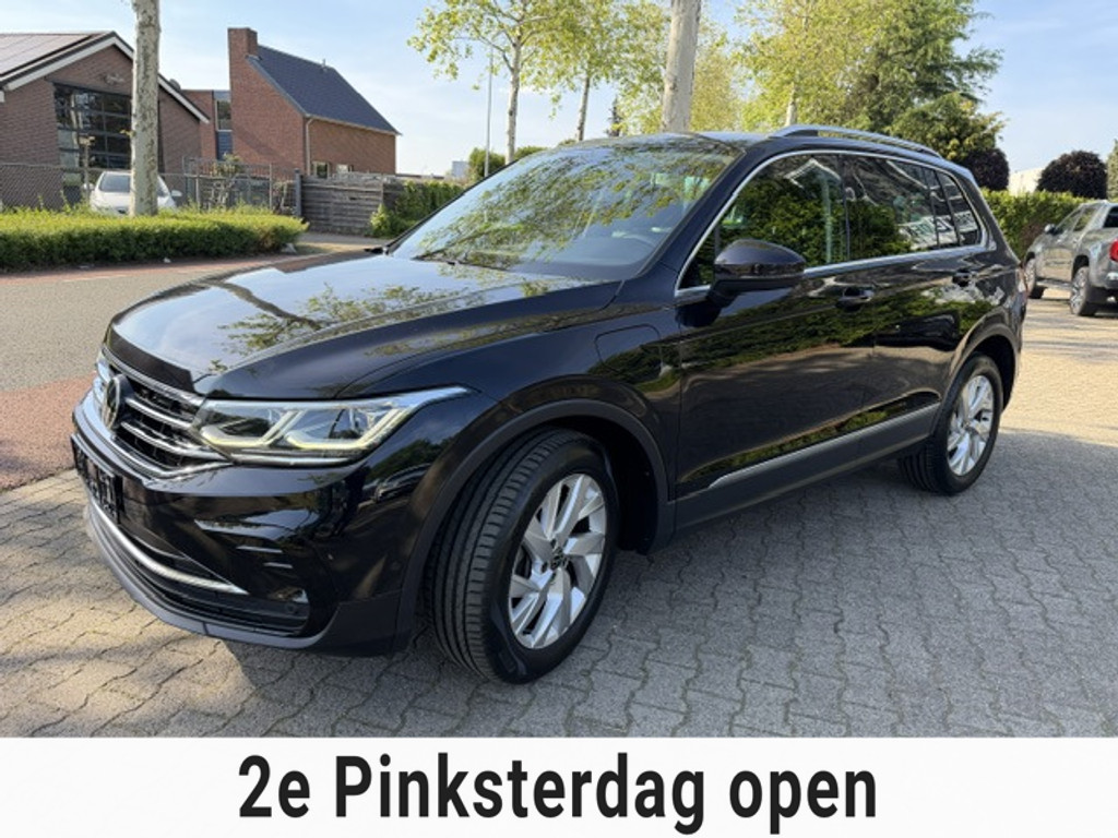 53642916